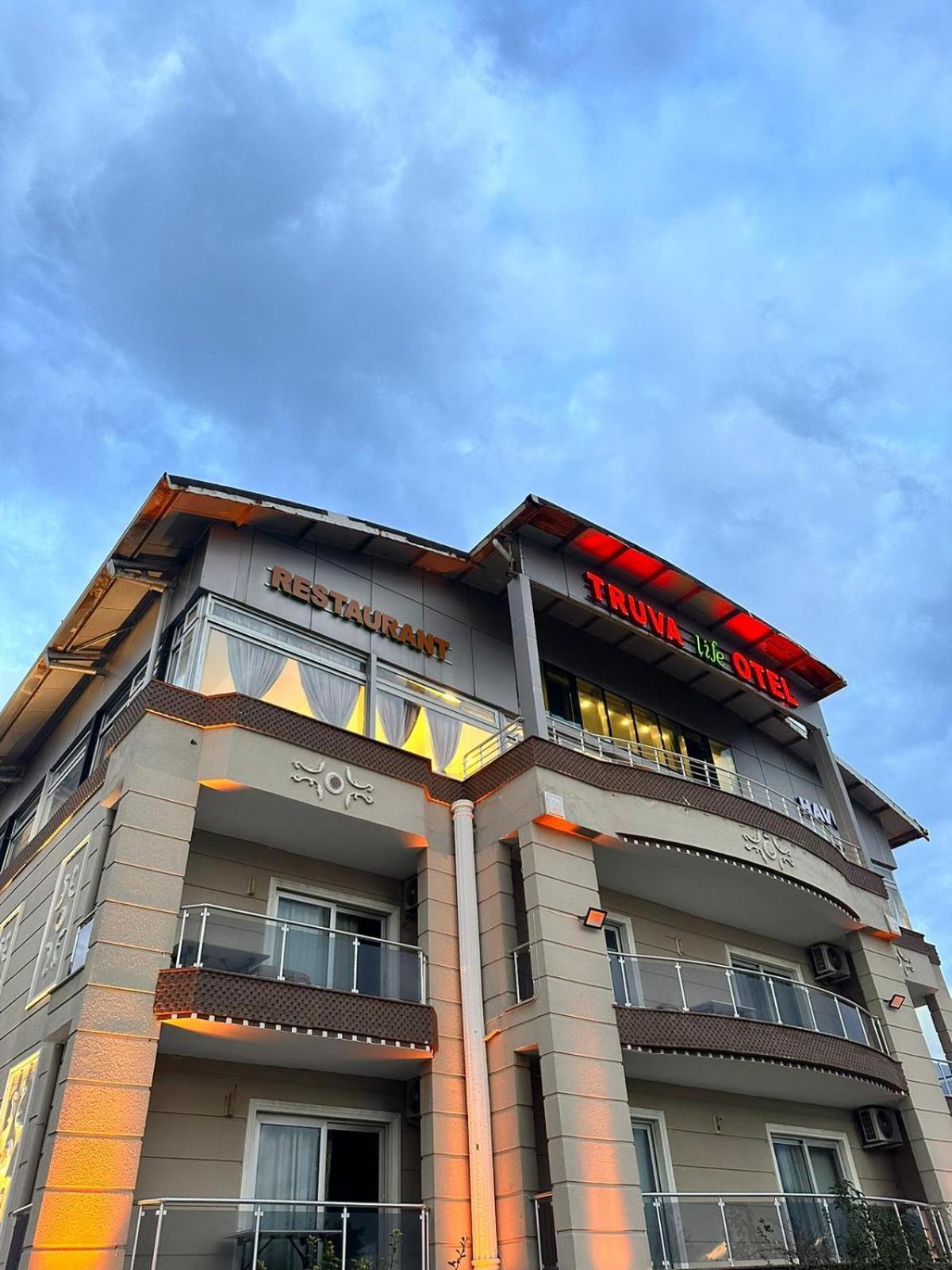 Truva Life Hotel Samandag Bagian luar foto